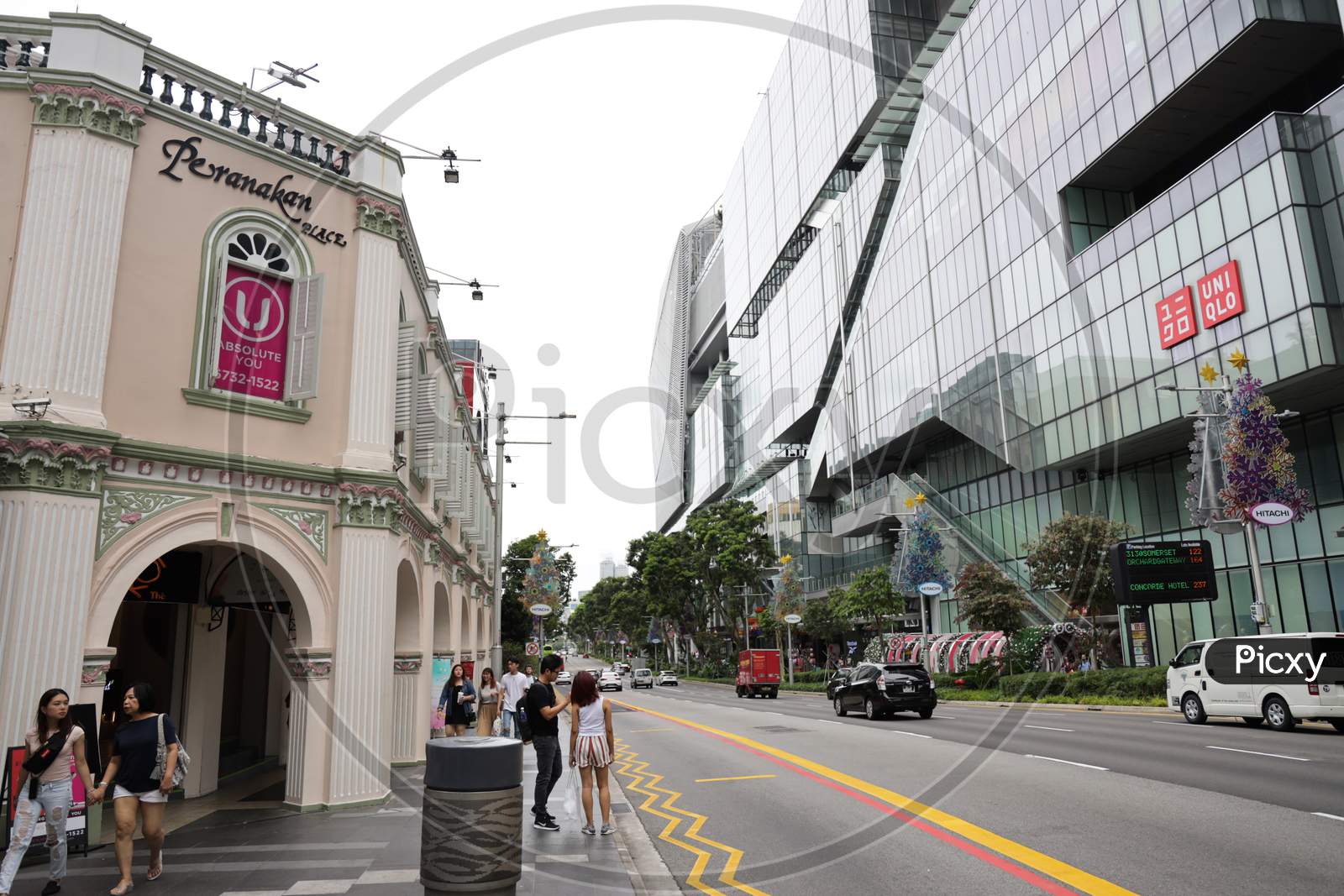 Shopping Centers At Orchard Road , Singapore
