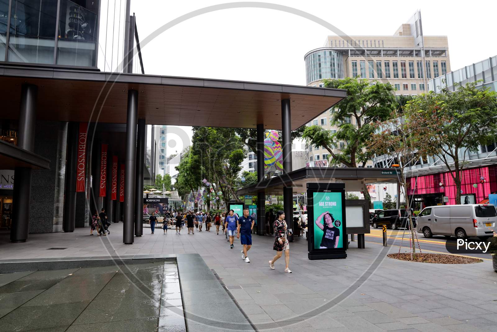Shopping Centers In Orchard Road , Singapore