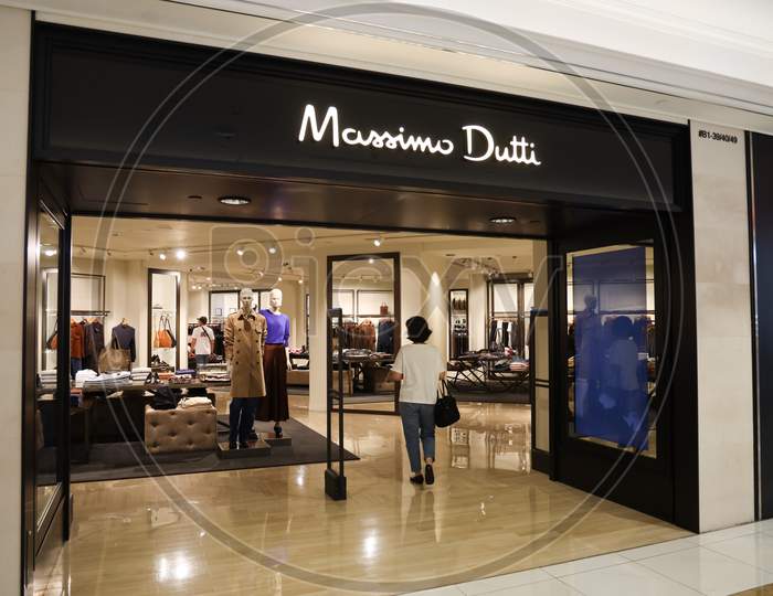 Massimo Dutti Store In Singapore