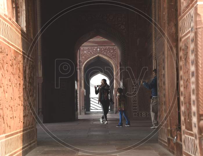 Architecture Of Taj Mahal Entrance  With Visitors