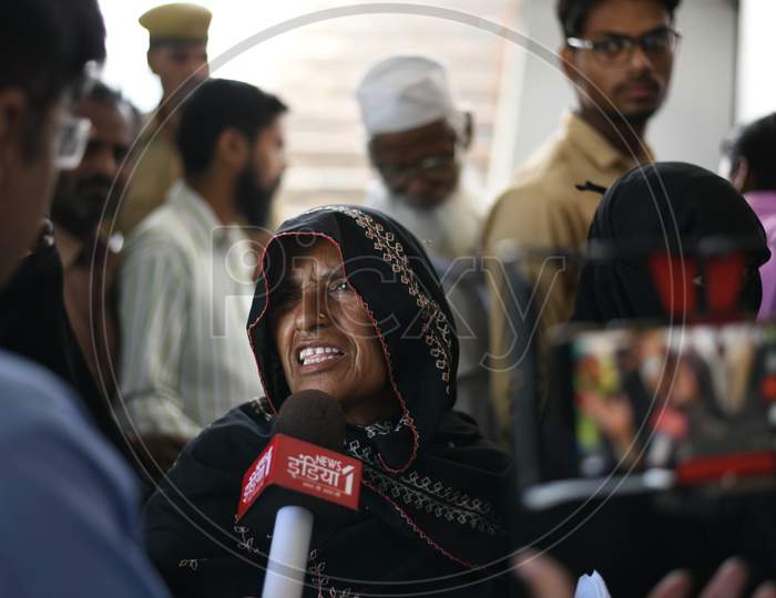 Muslim Woman Talking To An News Channel After Casting Her Vote in General Elections in Delhi