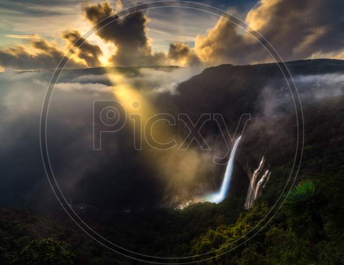 The ray of God. The sun emits his Ray on Nokalikai falls