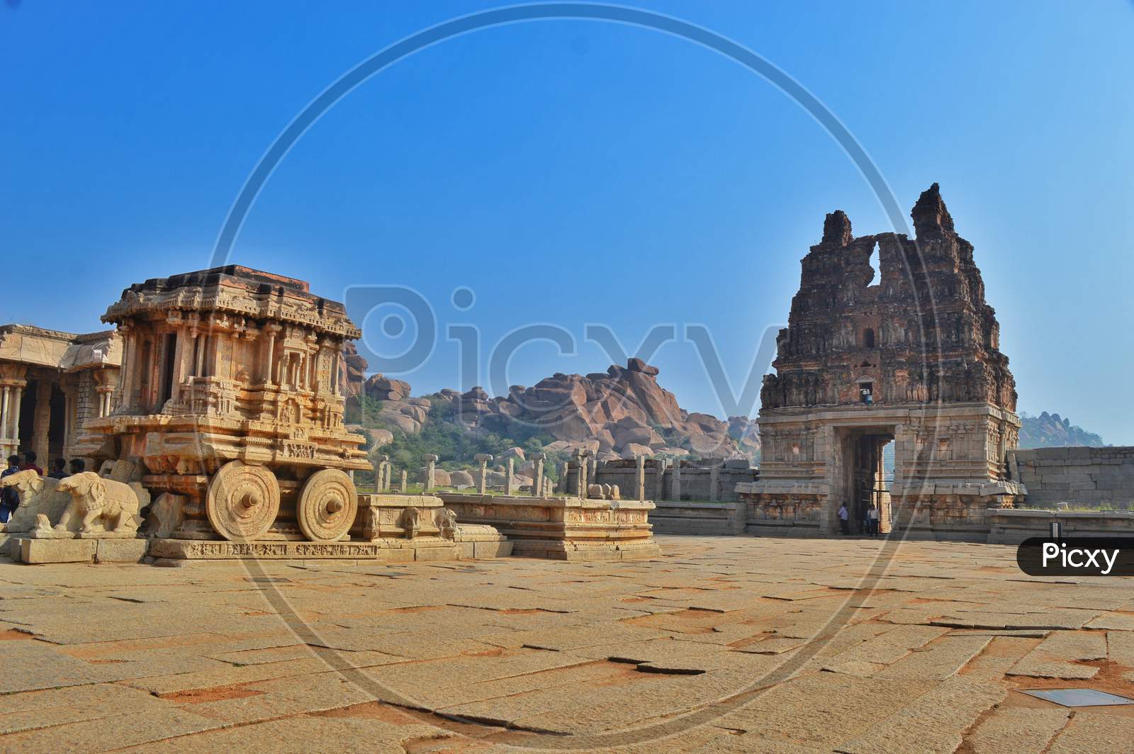The famous Stone Chariott in Vitthala Temple at Hampi