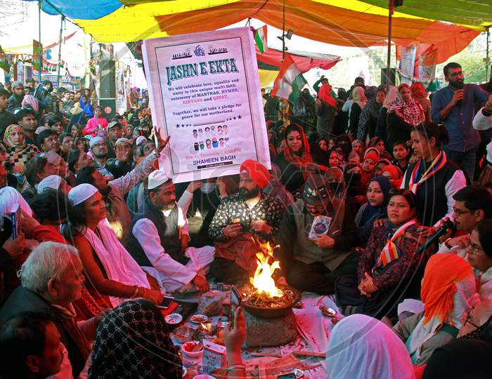 Jashnn-E-Ekta, A Multi Faith  Prayer Organised in Shaheen Bagh With People From Different Communities For Anti- CAA NRC CAB In Delhi