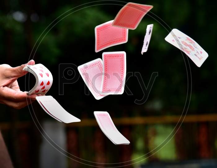Playing Cards Throwing