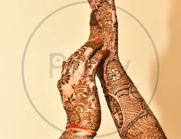Indian Woman Or Bride Mehandi Hands