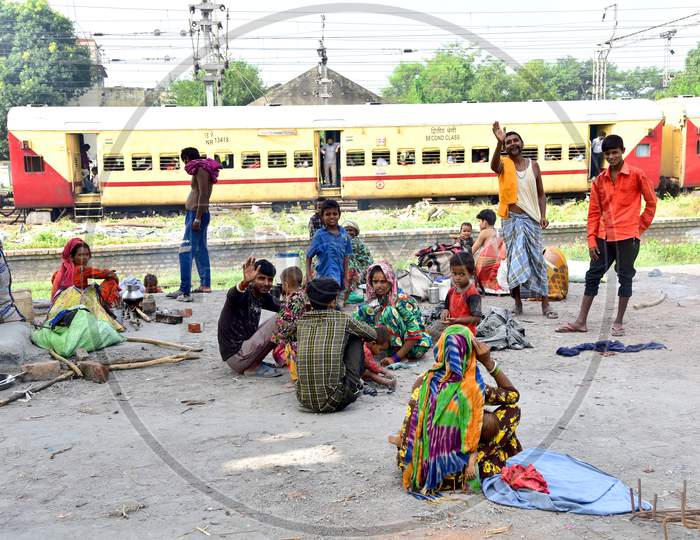 Rajasthani Migratory Families Living At Railway Station Compounds
