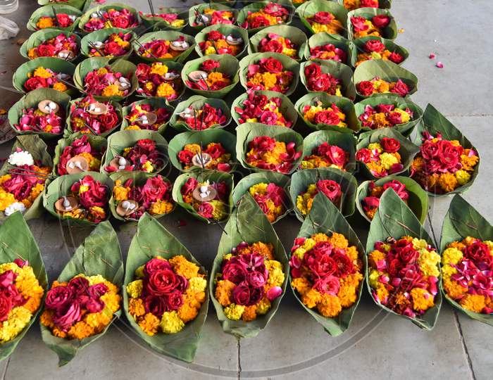 Vendors Selling Flowers And Pooja Items At Rishikesh To Pilgrims For Performing Pooja to Holy River Ganga