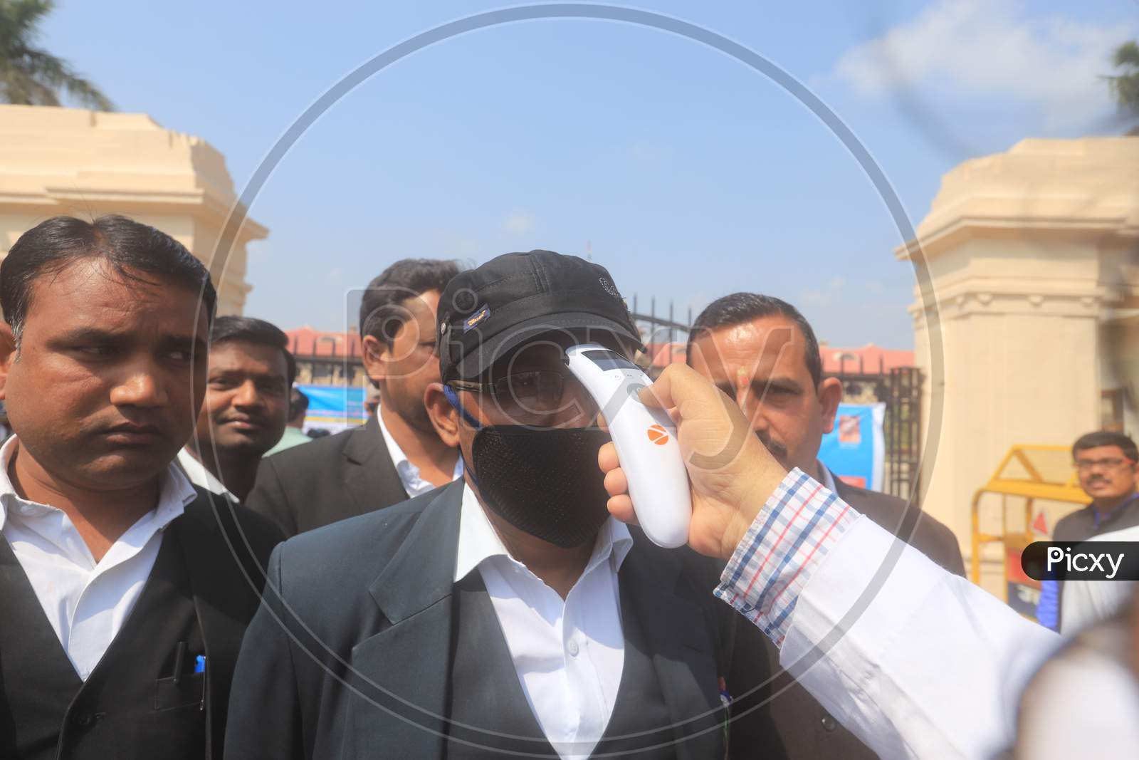 Thermal Scanning For Lawyers At Allahabad High Court Due To Corona Virus Or COVID 19 Outbreak in India