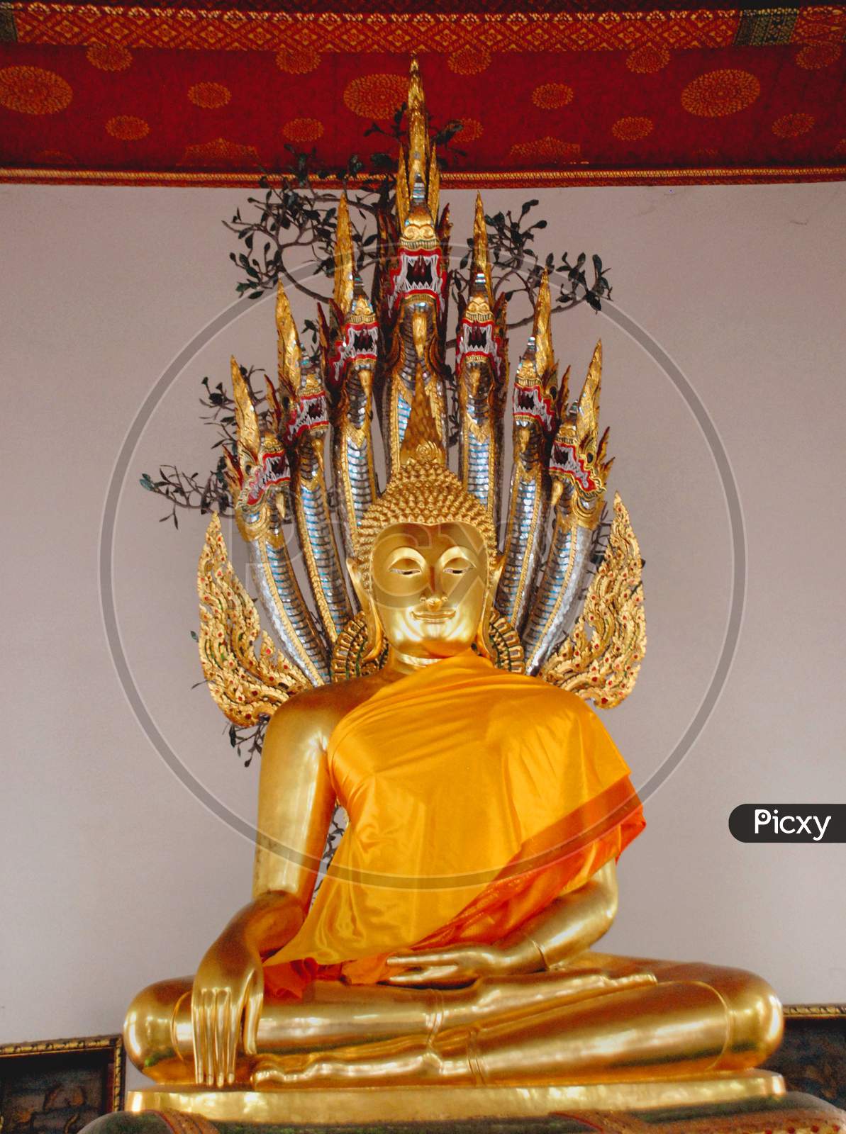 Wat Pho (Temple of the Reclining Buddha)  Statue In  Wat Traimit in Chinatown, Bangkok