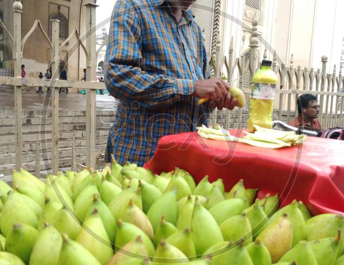 New mangoes for a snack near Charminar