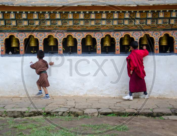 Kids in Buddhist temple