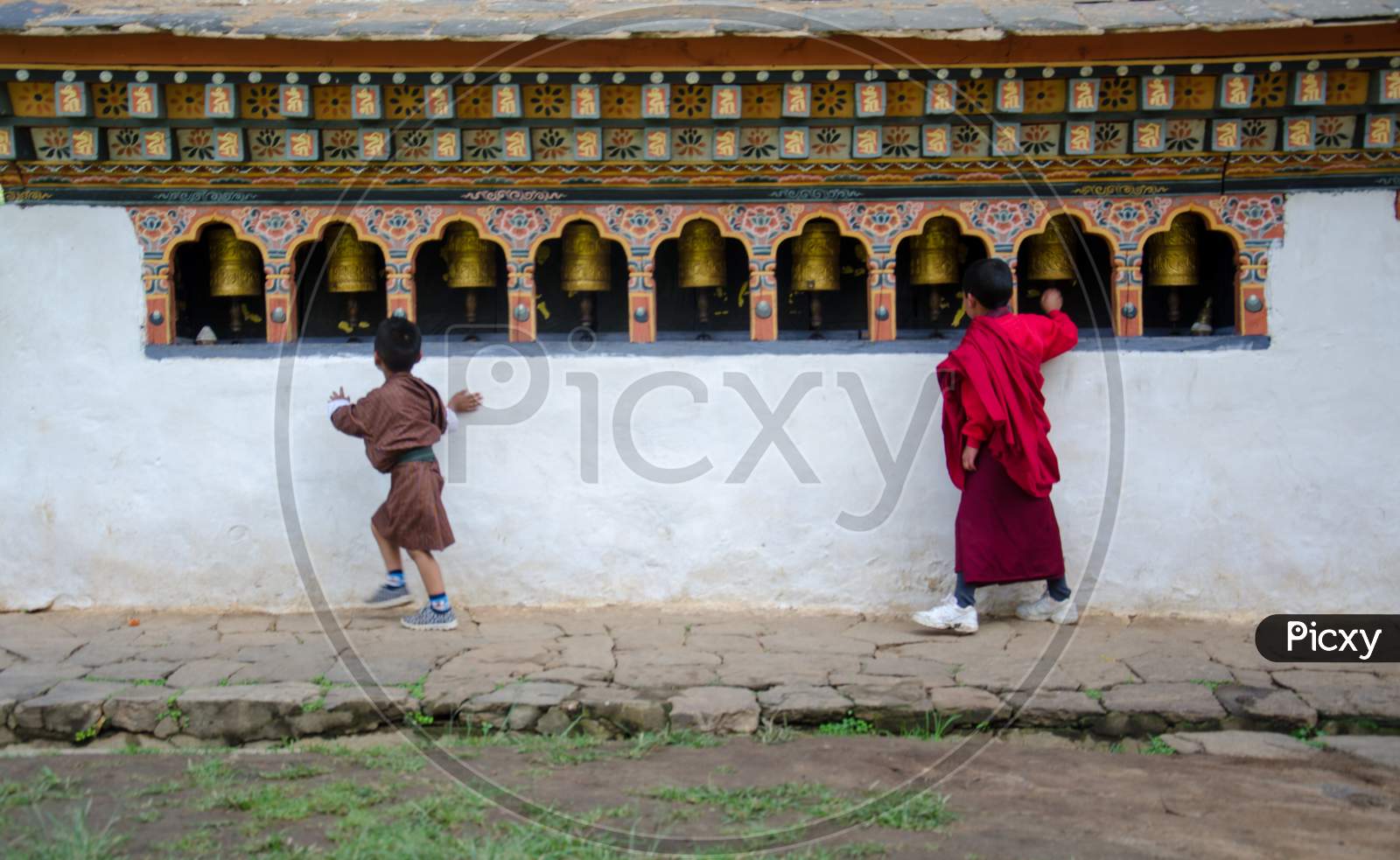 Kids in Buddhist temple