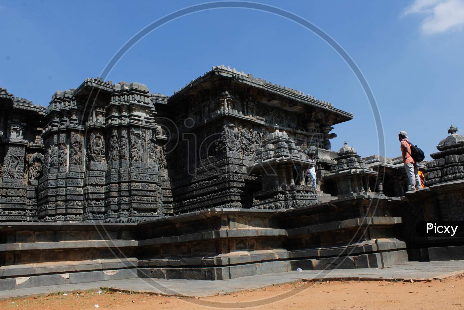 mesmerizing architecture of hoysalevara at halebeedu temple