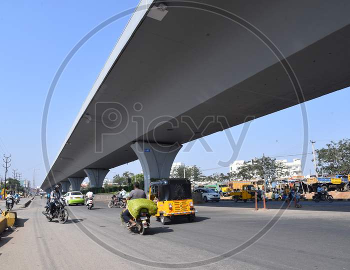 Commuting Vehicles On Hyderabad City Roads