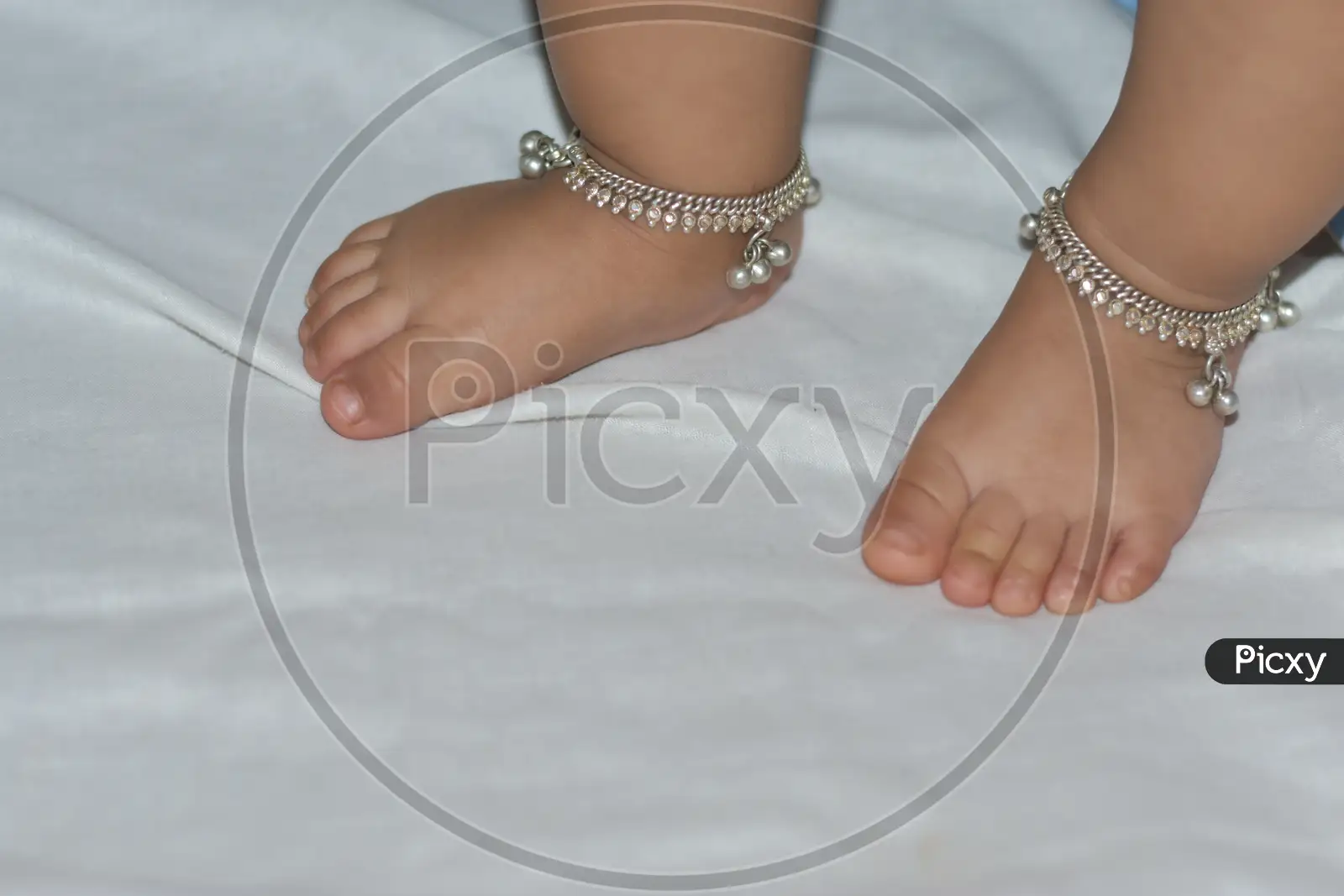 Baby hot sale leg chain