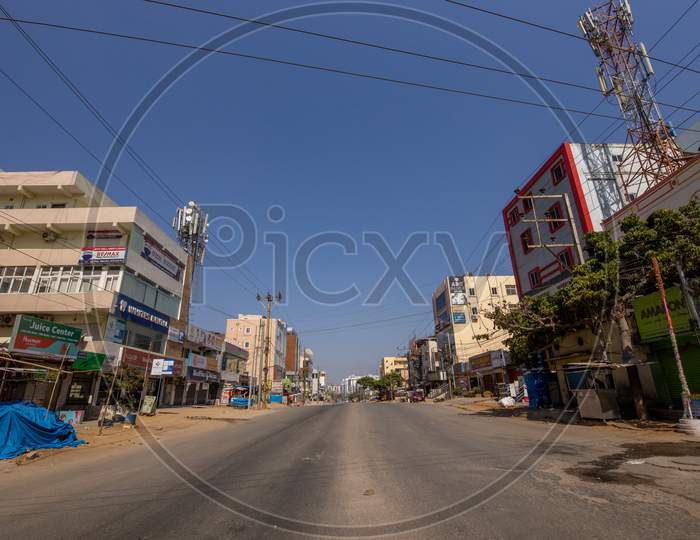 Janata Curfew , Deserted Roads  in Hyderabad  As Indian Prime Minister Narendra Modi Called For a 14 Hour Janta  Curfew Or Self-imposed  Quarantine To Break The  Highly Contagious  COVID 19 Or Corona Virus Spread