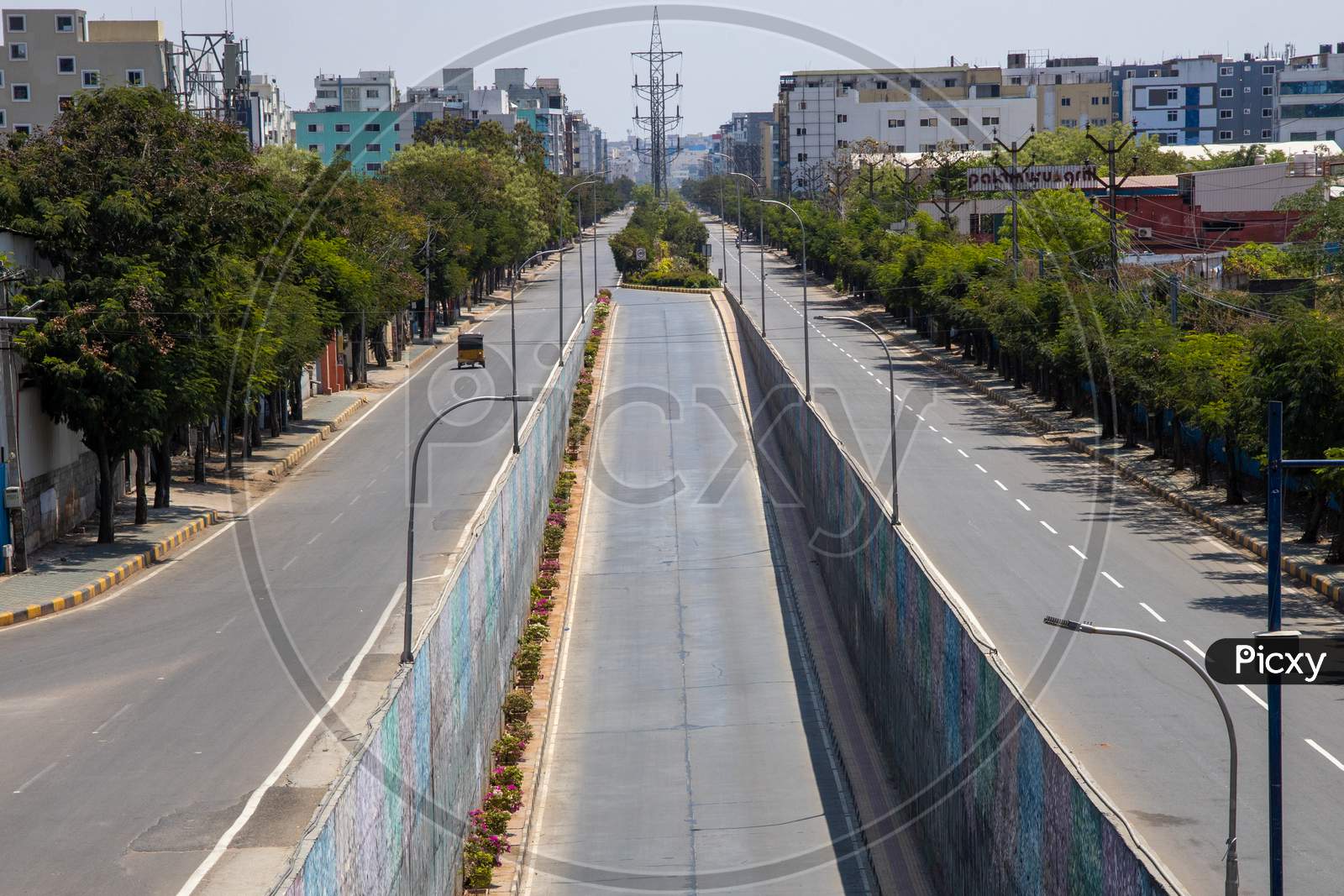 Janata Curfew , Deserted Roads At Busy Madapur 100 feet road  in Hyderabad  As Indian Prime Minister Narendra Modi Called For a 14 Hour Janta  Curfew Or Self-imposed  Quarantine To Break The  Highly Contagious  COVID 19 Or Corona Virus Spread