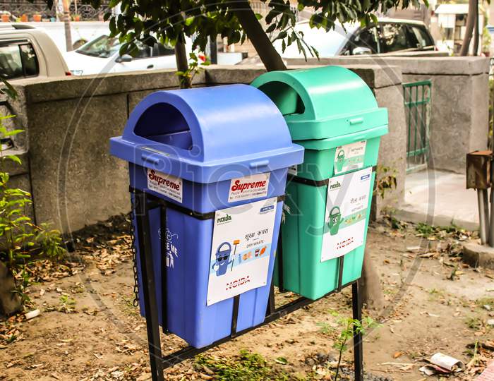 Dry and Wet Dustbins