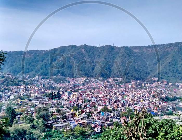 A beautiful ever view of city in hills.
