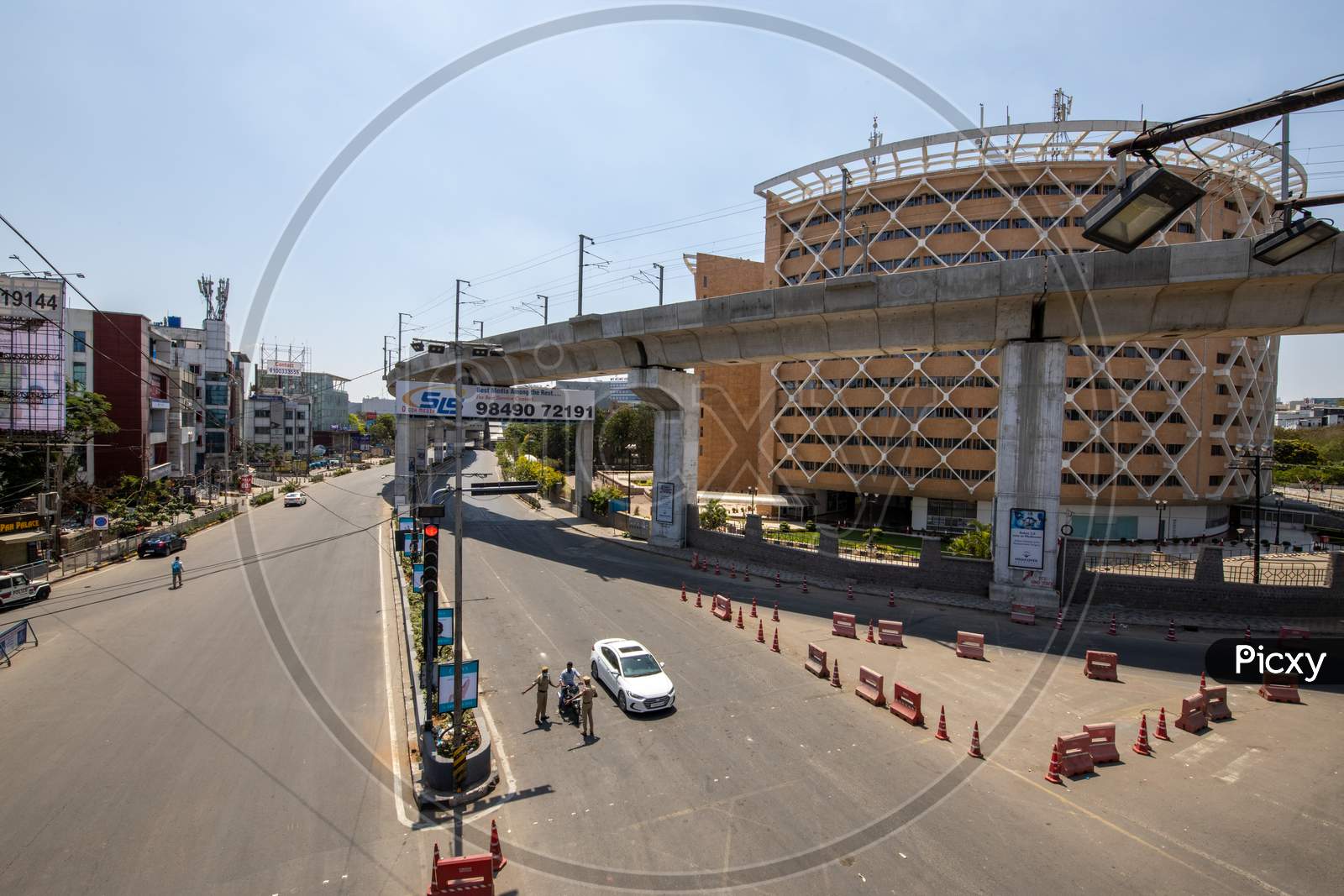 Janata Curfew , Deserted Roads At Busy Hi-tech City Signal  in Hyderabad  As Indian Prime Minister Narendra Modi Called For a 14 Hour Janta  Curfew Or Self-imposed  Quarantine To Break The  Highly Contagious  COVID 19 Or Corona Virus Spread