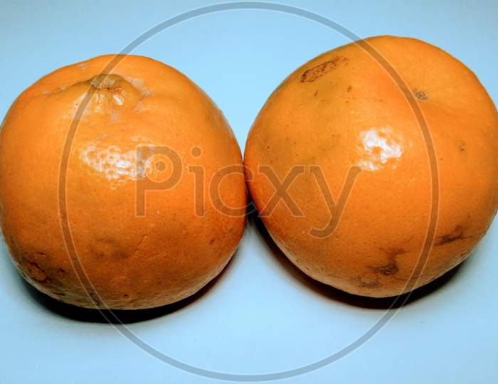 A picture of orange fruits