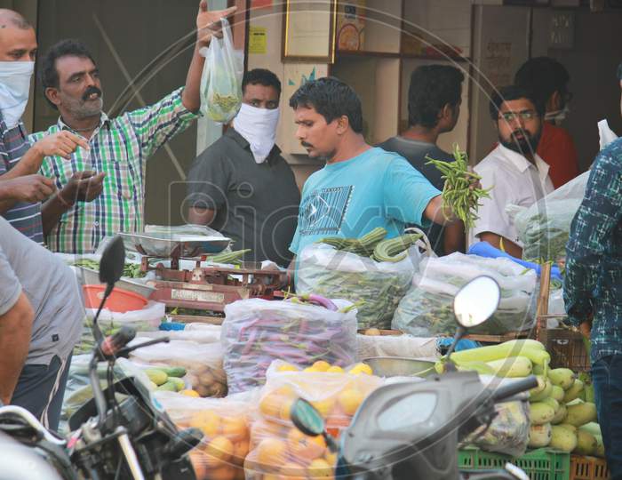 Crowd at Vegetable Markets due to Lock down