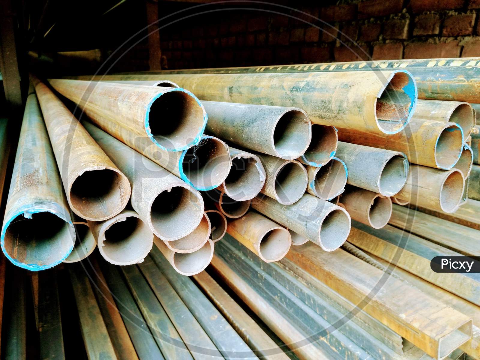 A picture of steel pipes
