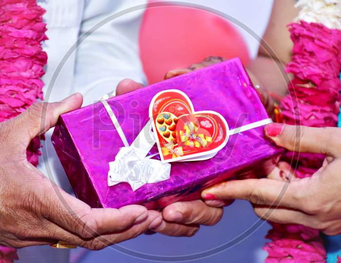 Giving A Gift On Wedding & Valentine Day