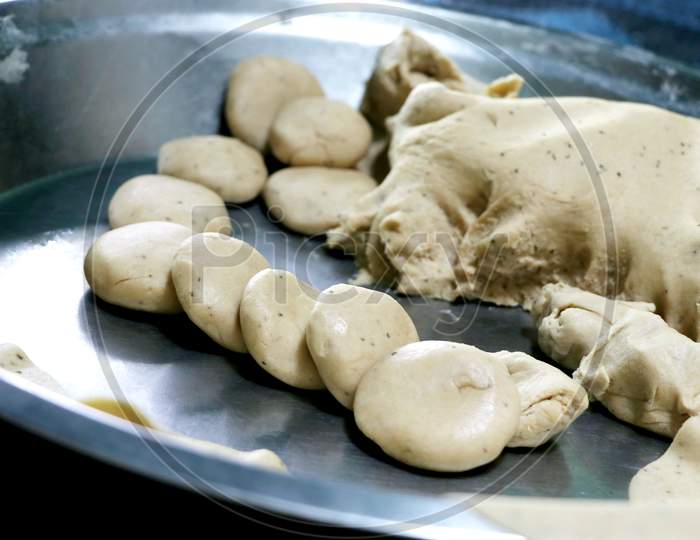 Preparation Of Alooparatha / Parantha / Roti / Chapati Punjab, North India. Female Hand Rolling Whole Wheat Dough With Mashed Potato Stuffing With Rolling Pin. Indian Side Dish Raita, Dal Makhani.