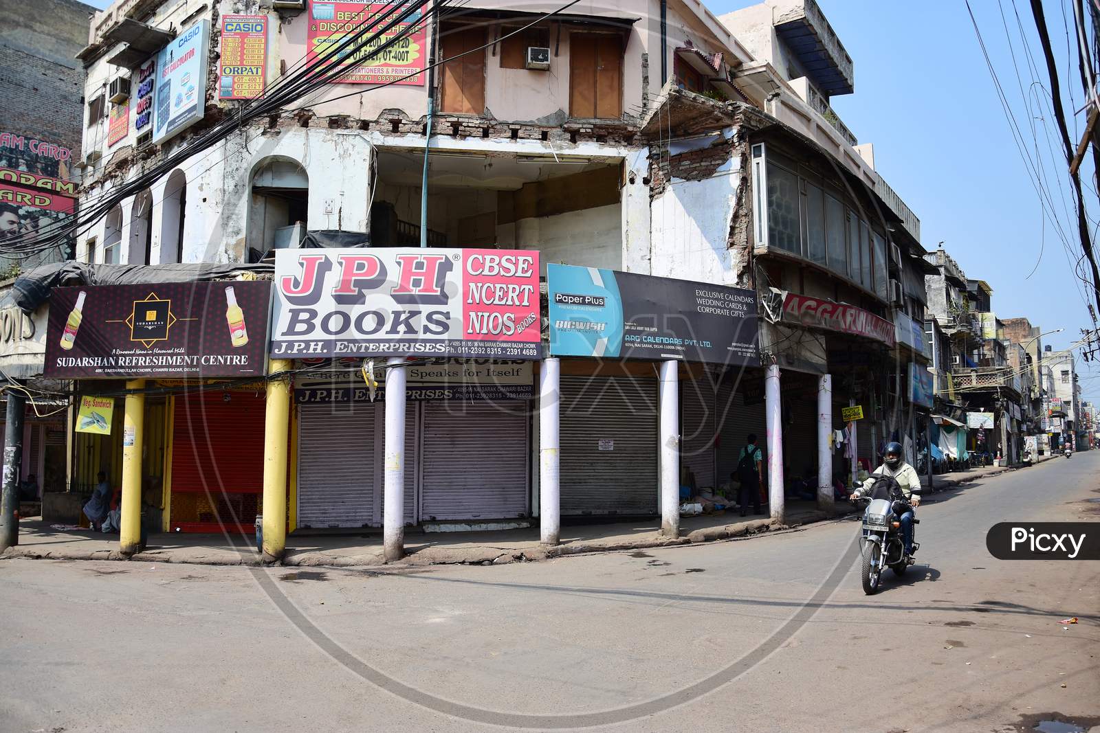 Shops And Vendor Stalls in Market Shutdown Due to Corona Virus Or COVID 19  Outbreak in Delhi