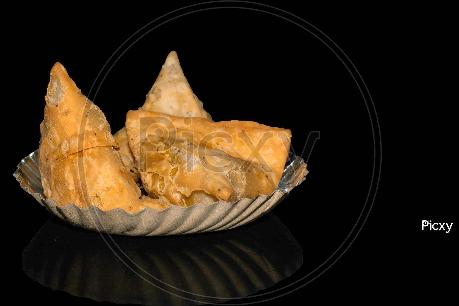 Samosa in plate with white background front view