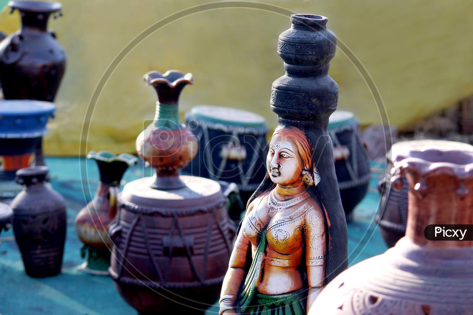 Home Decorative Items Of Earthenware Or Ceramic at a Vendor Stall