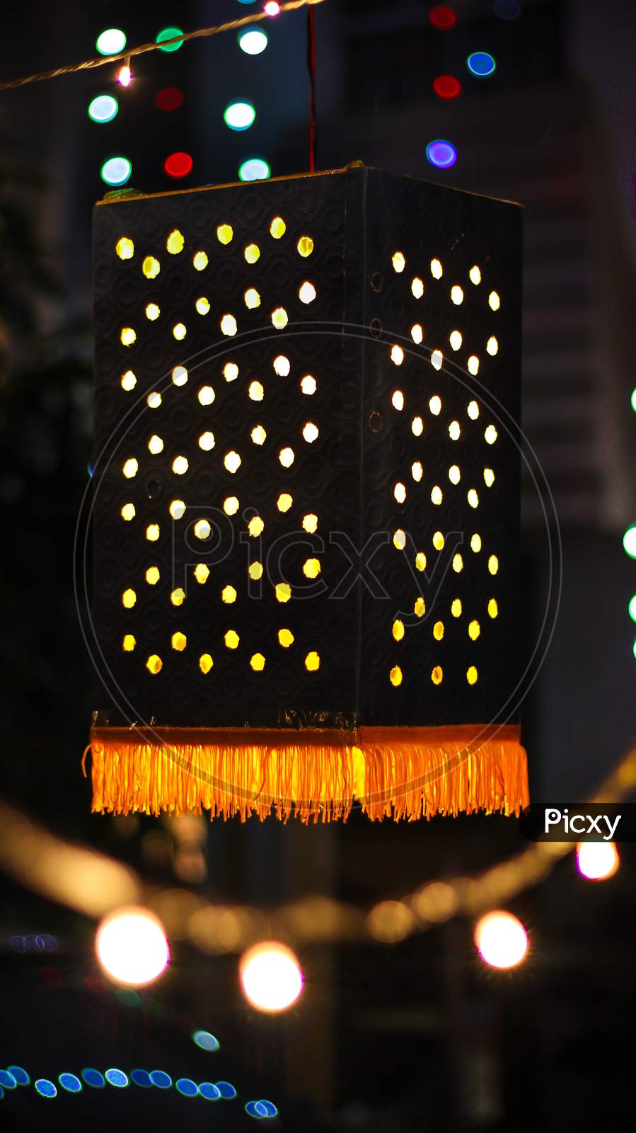 image-of-diwali-sky-lantern-akash-kandil-nl748341-picxy