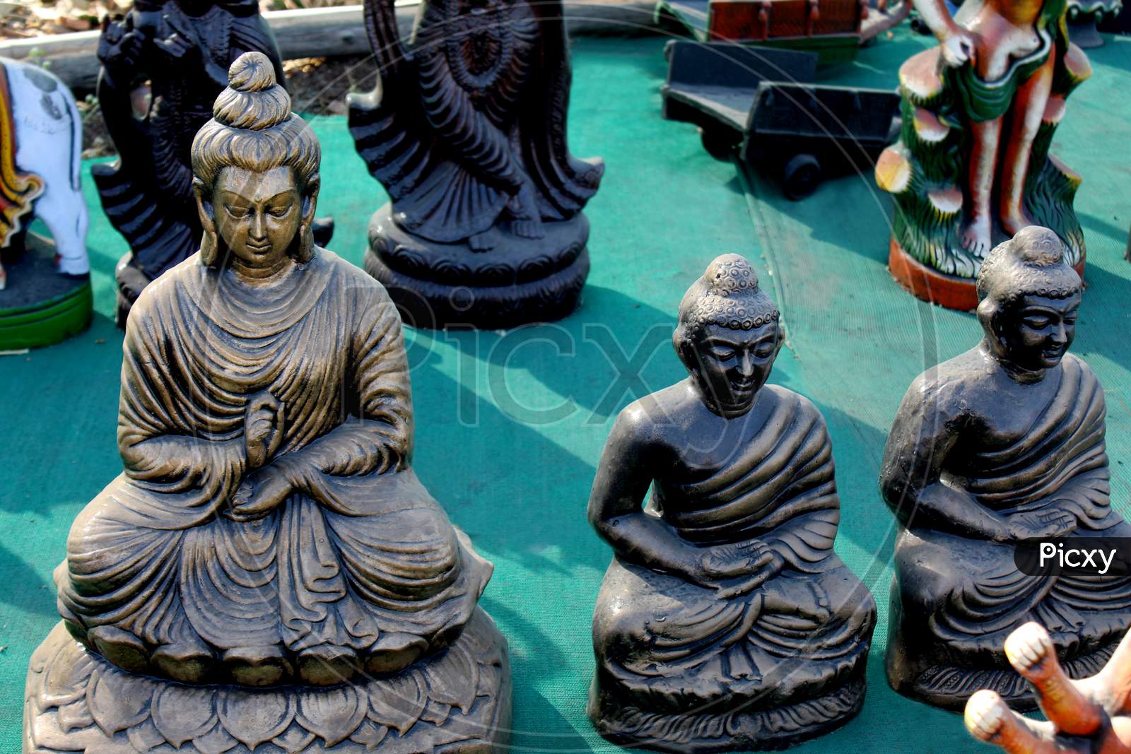 Gautham Buddha Statue In an Vendor Stall