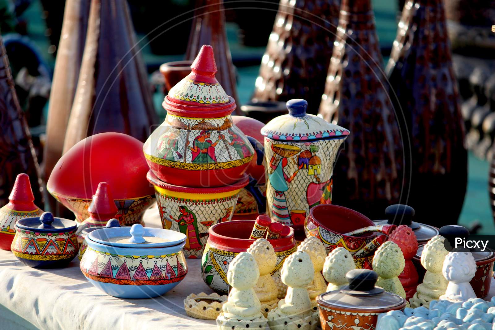 Home Decorative With Ceramics Or Earthenware At a Vendor Stall