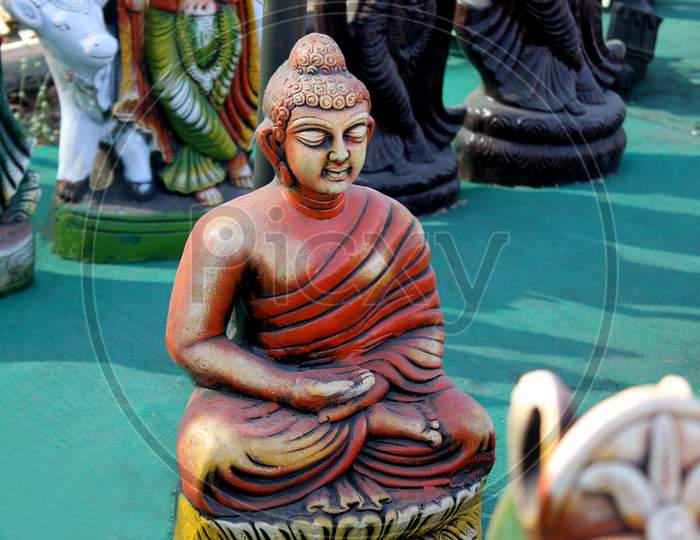Gautham Buddha Statue In an Vendor Stall