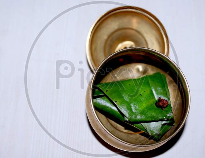 Indian Pan With Betel Leafs And  Spices