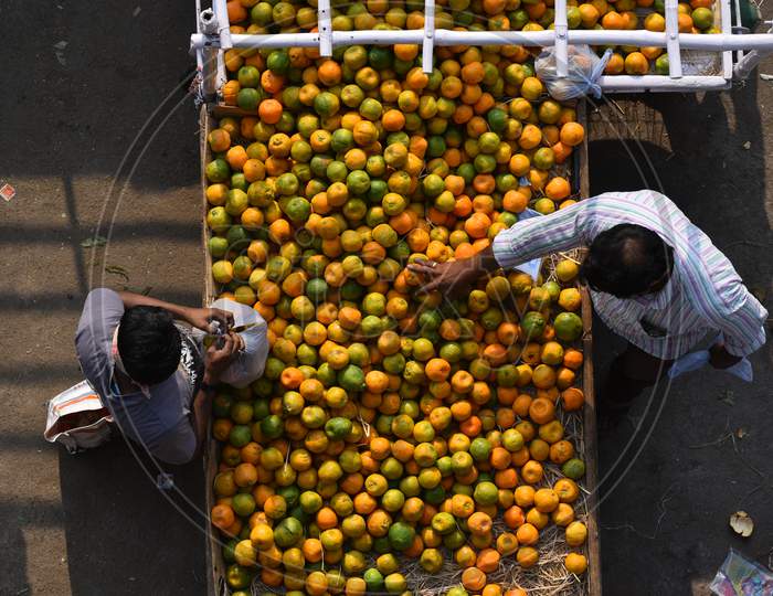people buy citric acid rich fruits like orange, lemons gain demand amid corona virus outbreak