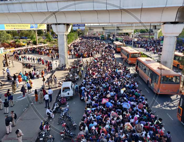 Thousands Of Migrants Lineup Outside the Anand Vihar Bus Terminal Hoping To Catch a Bus Home Amidst National Lockdown Due To COVID-19 Outbreak in India 