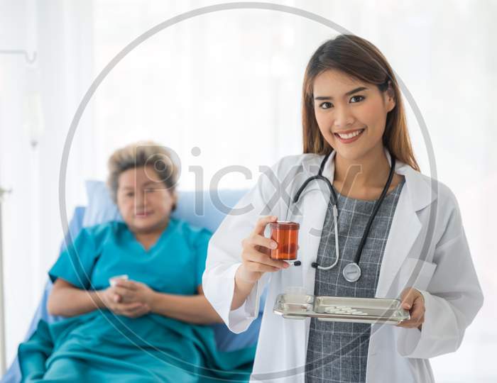 Young Female Doctor Check Up The Health Of Elderly Female Patients