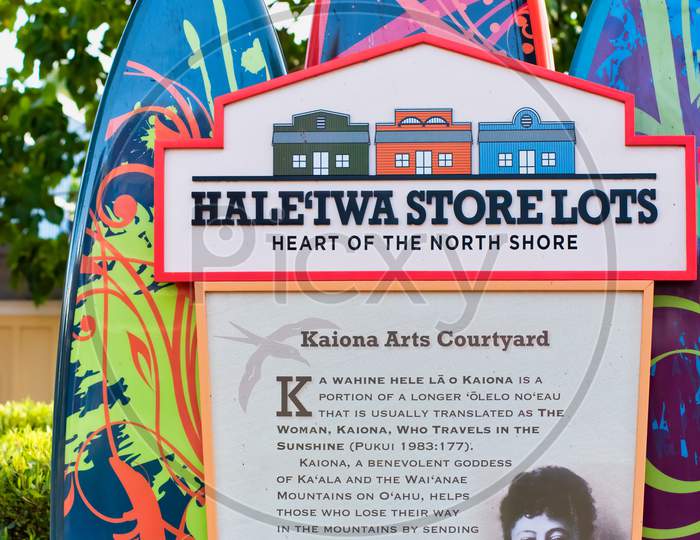 Oahu, Hawaii, Usa 10/06/2016. Haleiwa Store Lots Heart Of The North Shore Sign