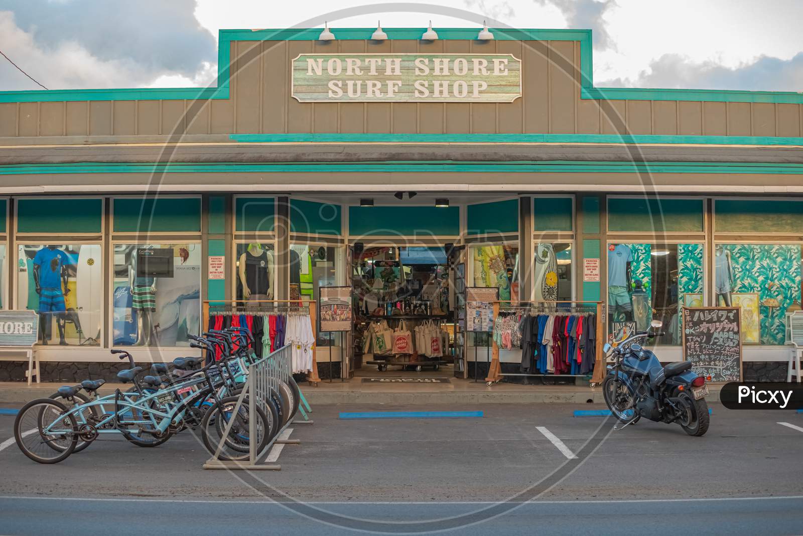 Oahu, Hawaii, Usa 10/06/2016. North Shore Surf Shop In Haleiwa, North Shore