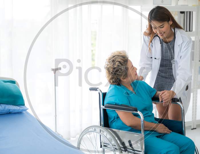 Young Female Doctor Check Up The Health Of Elderly Female Patients