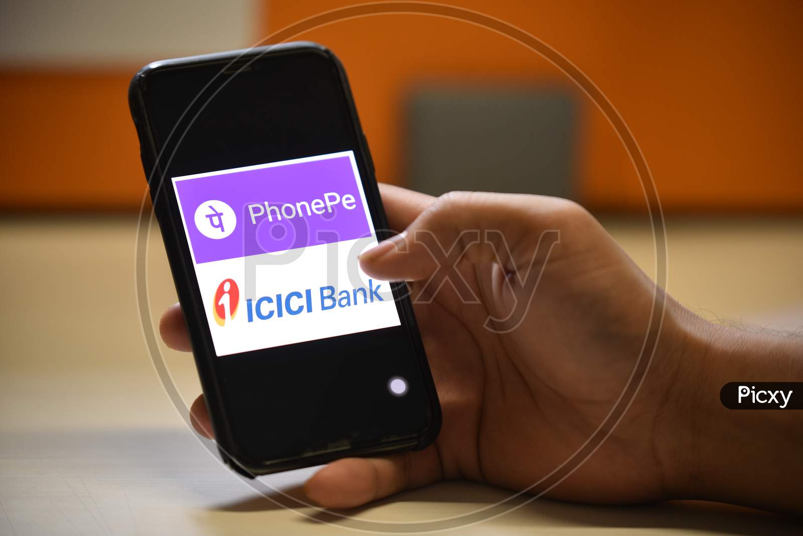 Phonepe now switch to ICICI Bank for UPI transactions after YES Bank Moratorium by RBI