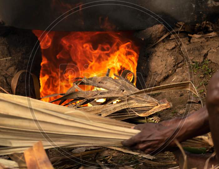 People of ancient tribes are cooking in their own way