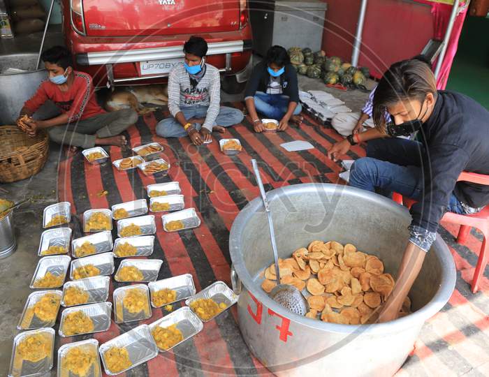Volunteers Prepare Food Packets To Distribute to Homeless People During A Government-Imposed Nationwide Lockdown As A Preventive Measure Against The Spread Of The Covid-19 Coronavirus In Prayagraj, April, 11, 2020.