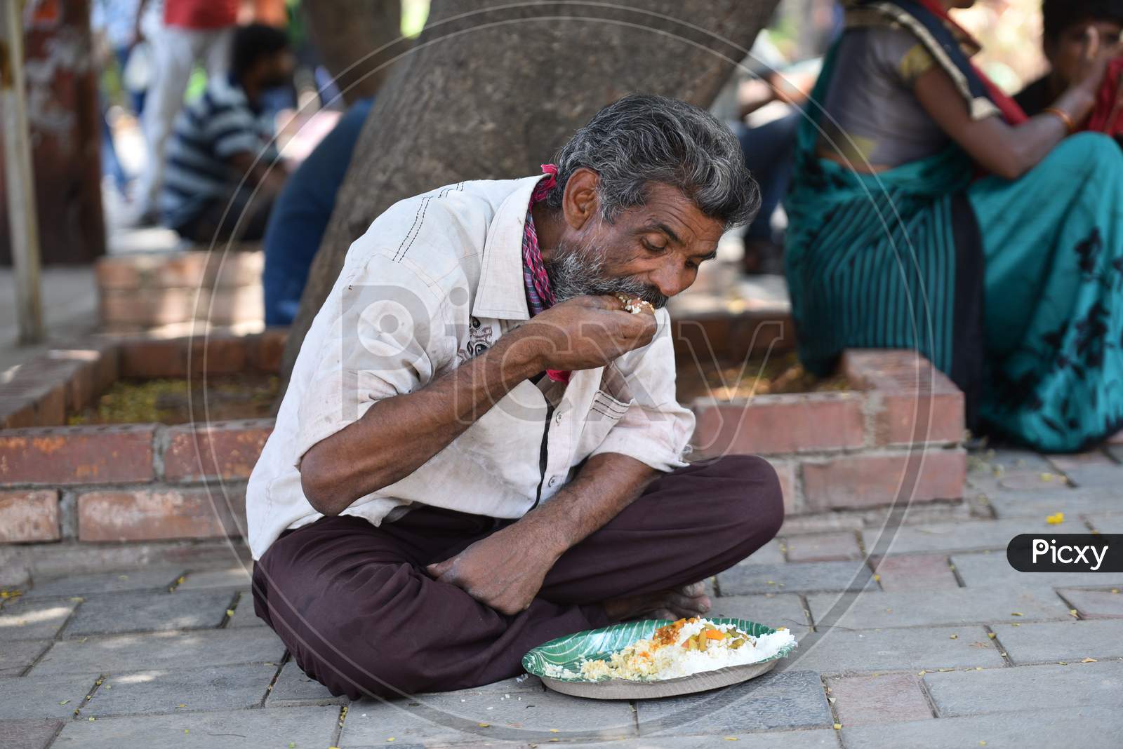 a migrant worker eating food at a free food distribution centre GHMC,Annapurna in Madhapur amid nationwide lockdown due to Coronavirus Pandemic, April 10,2020, COVID19