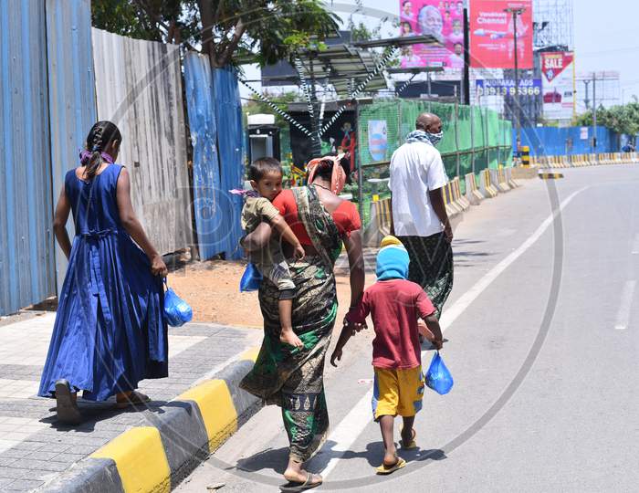Migrant workers carry food packets distributed by donors in Madhapur amid nationwide lockdown due to coronavirus pandemic, April 10,2020, Covid 19