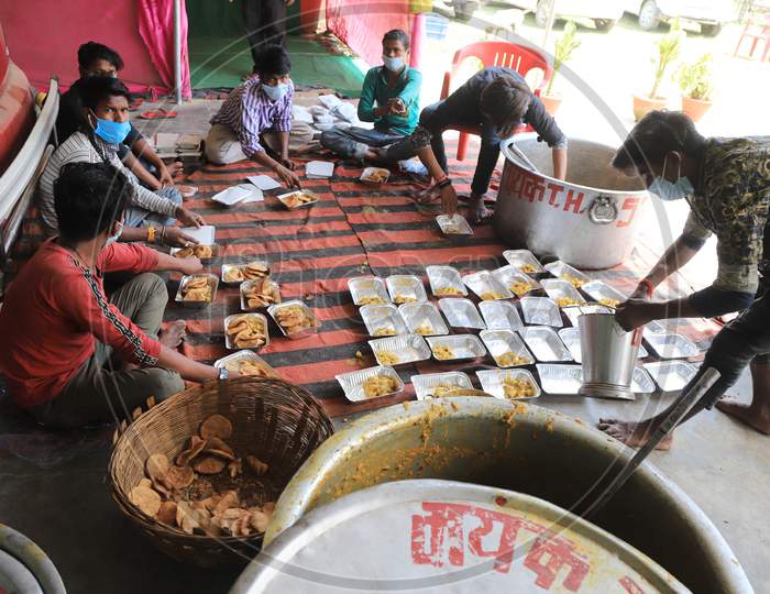Volunteers Prepare Food Packets To Distribute to Homeless People During A Government-Imposed Nationwide Lockdown As A Preventive Measure Against The Spread Of The Covid-19 Coronavirus In Prayagraj, April, 11, 2020.